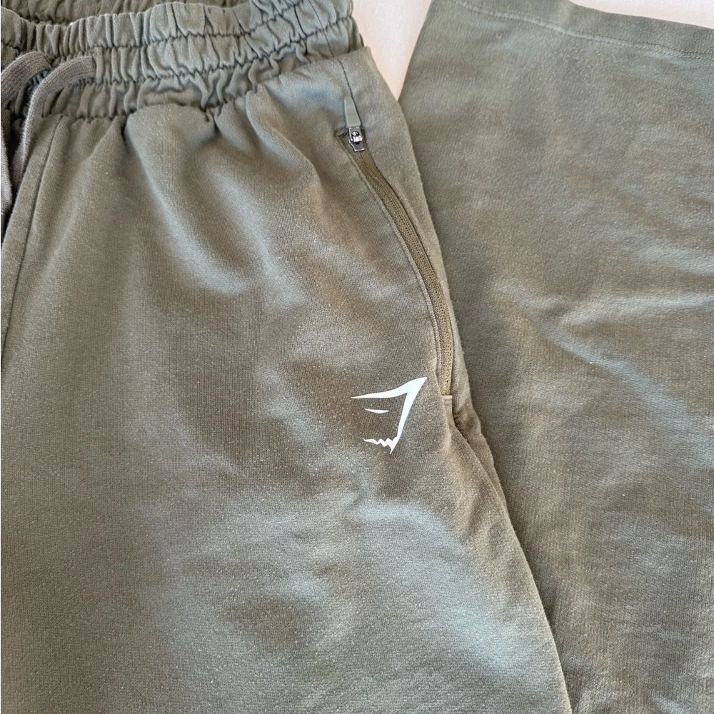 Gymshark army green training straight leg sweatpants size XS track pants - Picture 2 of 6